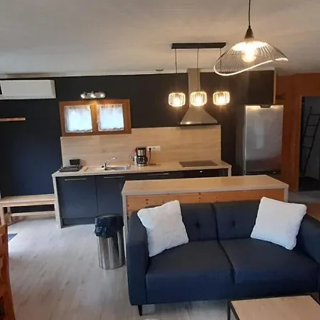 De L'ours Brun, 3 Etoiles Dağ evi